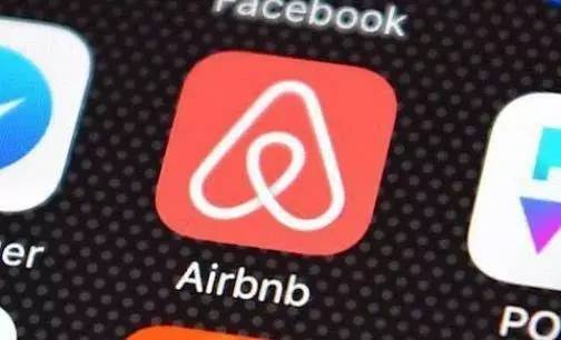 Airbnb中文名“爱彼迎”？奇葩名字毁一生，细数国际大牌的中文译名